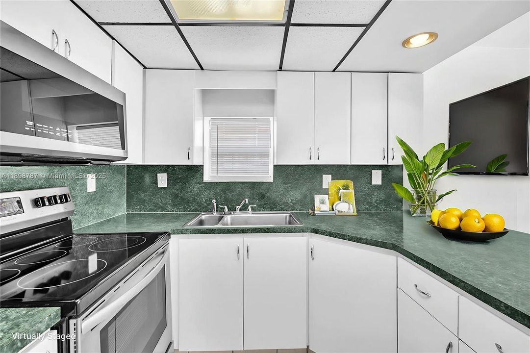 待售: $405,000 (2 贝兹, 1 浴室, 1020 平方英尺)