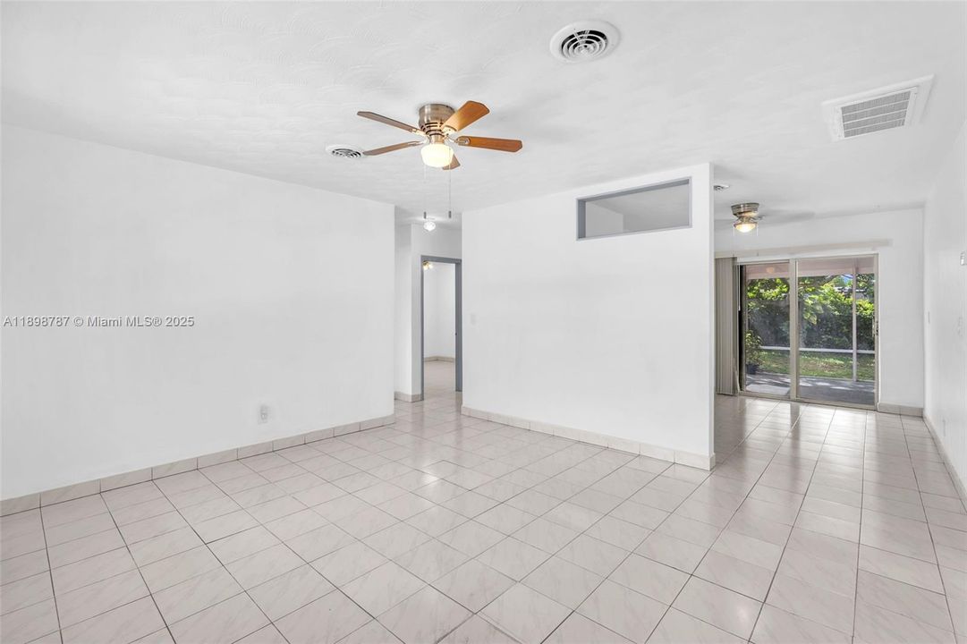 待售: $405,000 (2 贝兹, 1 浴室, 1020 平方英尺)