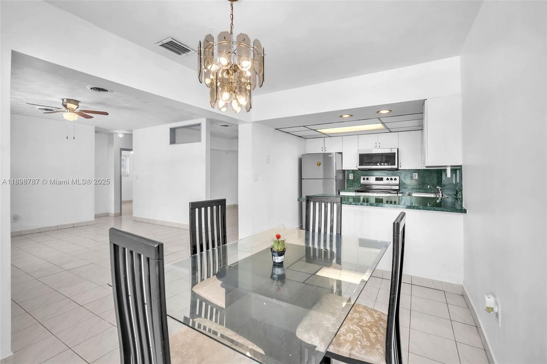 待售: $405,000 (2 贝兹, 1 浴室, 1020 平方英尺)