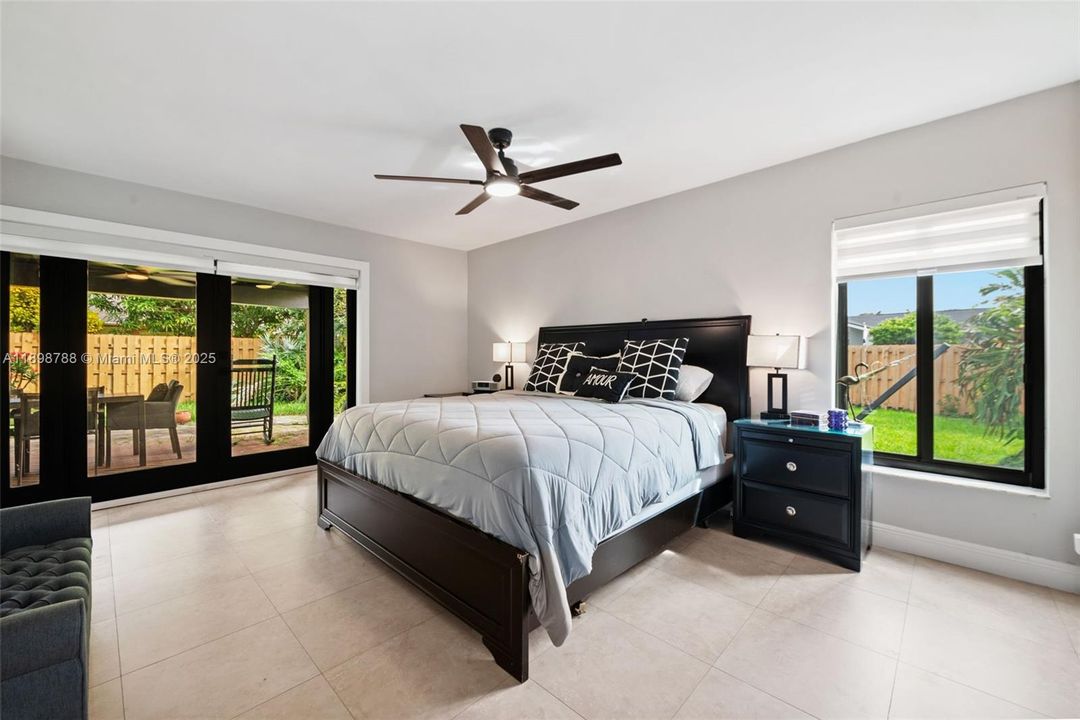 En Venta: $1,099,000 (5 camas, 3 baños, 2108 Pies cuadrados)