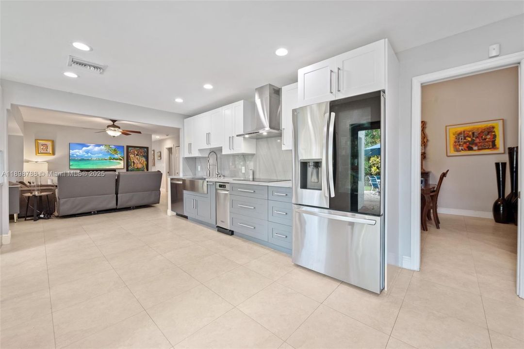 En Venta: $1,099,000 (5 camas, 3 baños, 2108 Pies cuadrados)