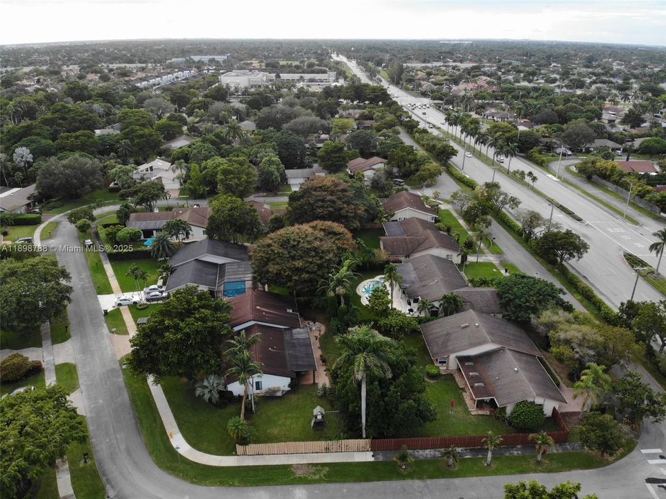 En Venta: $1,099,000 (5 camas, 3 baños, 2108 Pies cuadrados)