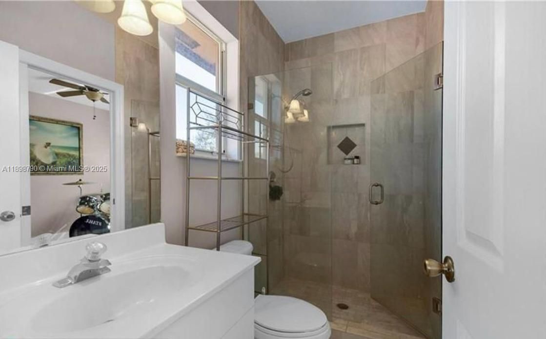 出租: $6,300 (5 贝兹, 4 浴室, 2889 平方英尺)