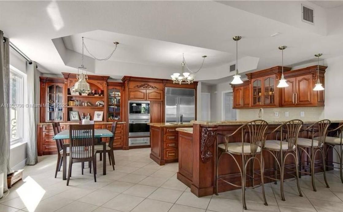 出租: $6,300 (5 贝兹, 4 浴室, 2889 平方英尺)