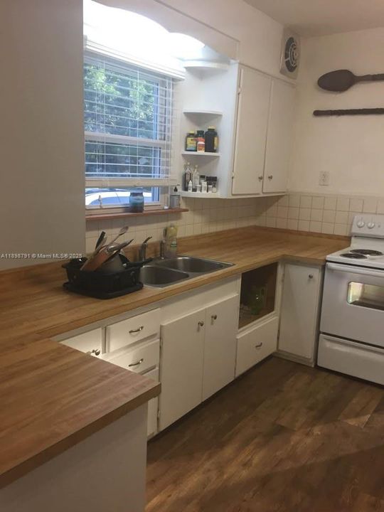 For Rent: $2,200 (3 beds, 2 baths, 0 Square Feet)