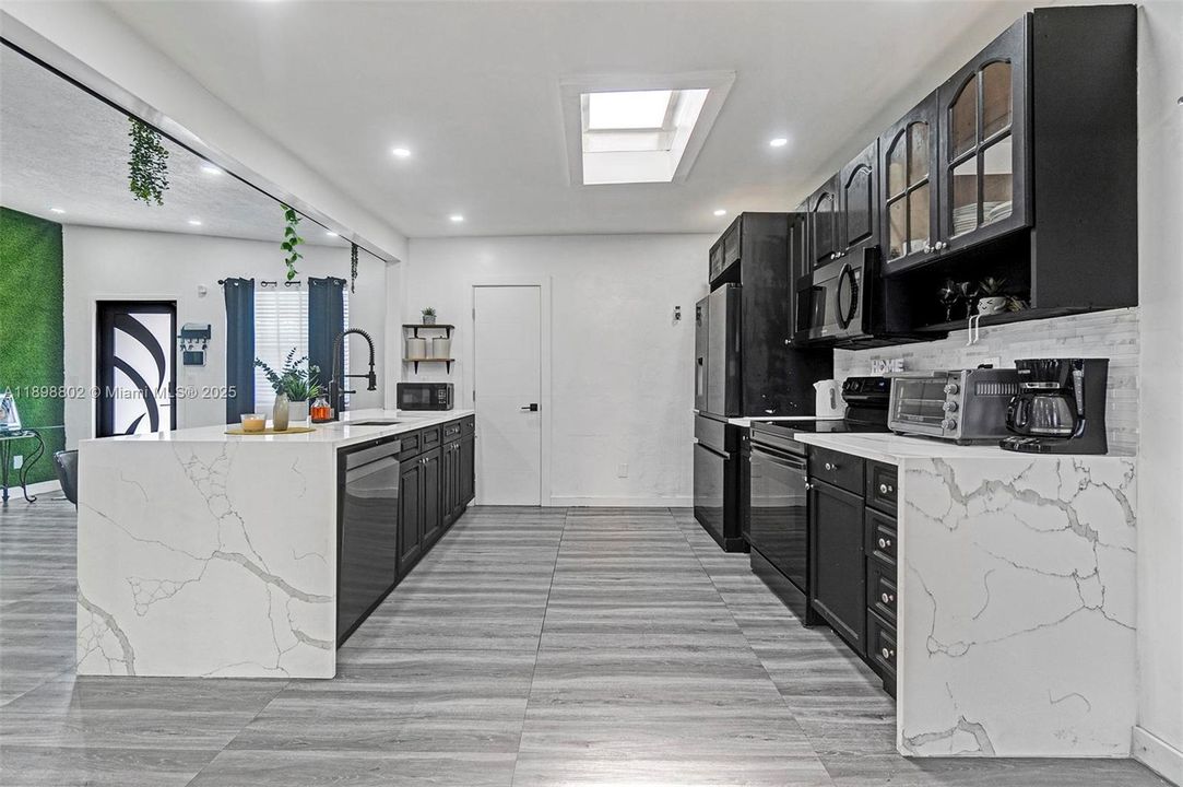 For Sale: $519,999 (4 beds, 2 baths, 1665 Square Feet)