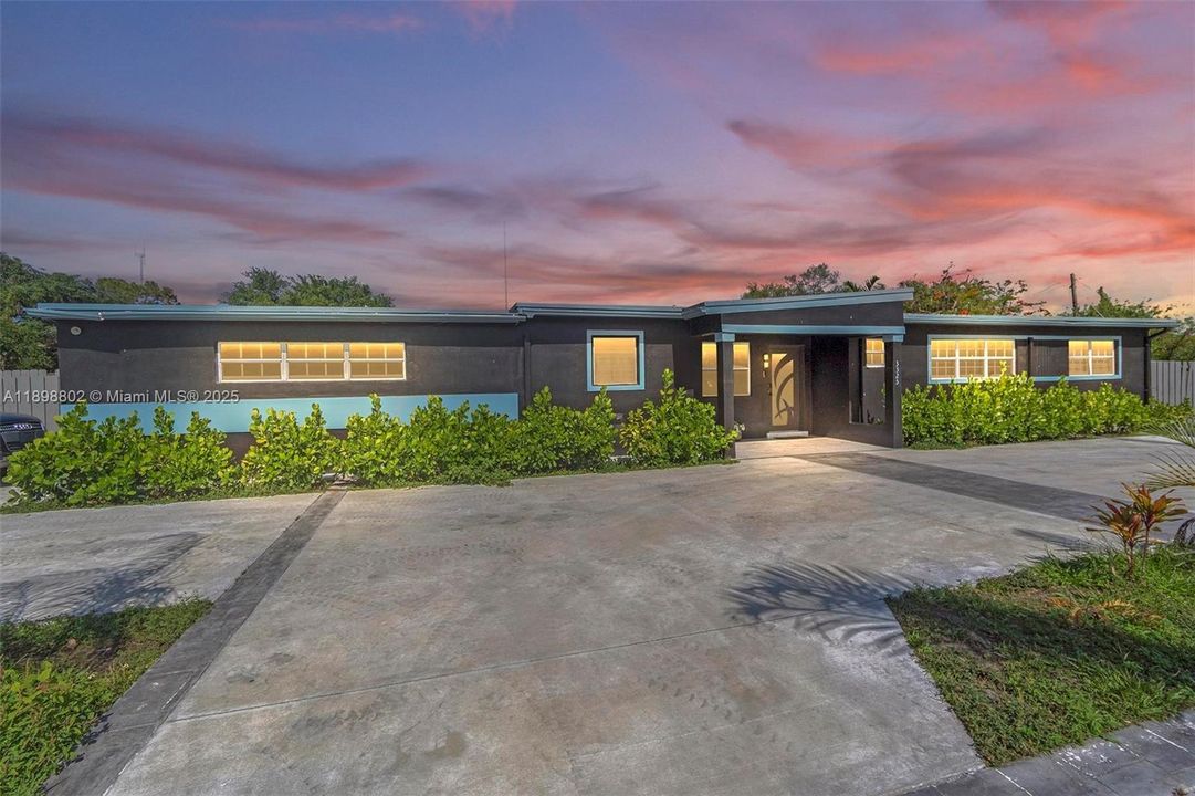 For Sale: $519,999 (4 beds, 2 baths, 1665 Square Feet)