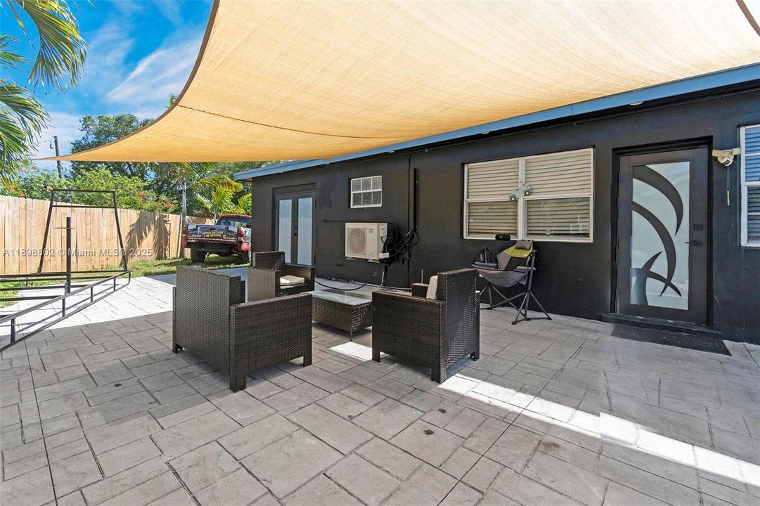 For Sale: $519,999 (4 beds, 2 baths, 1665 Square Feet)