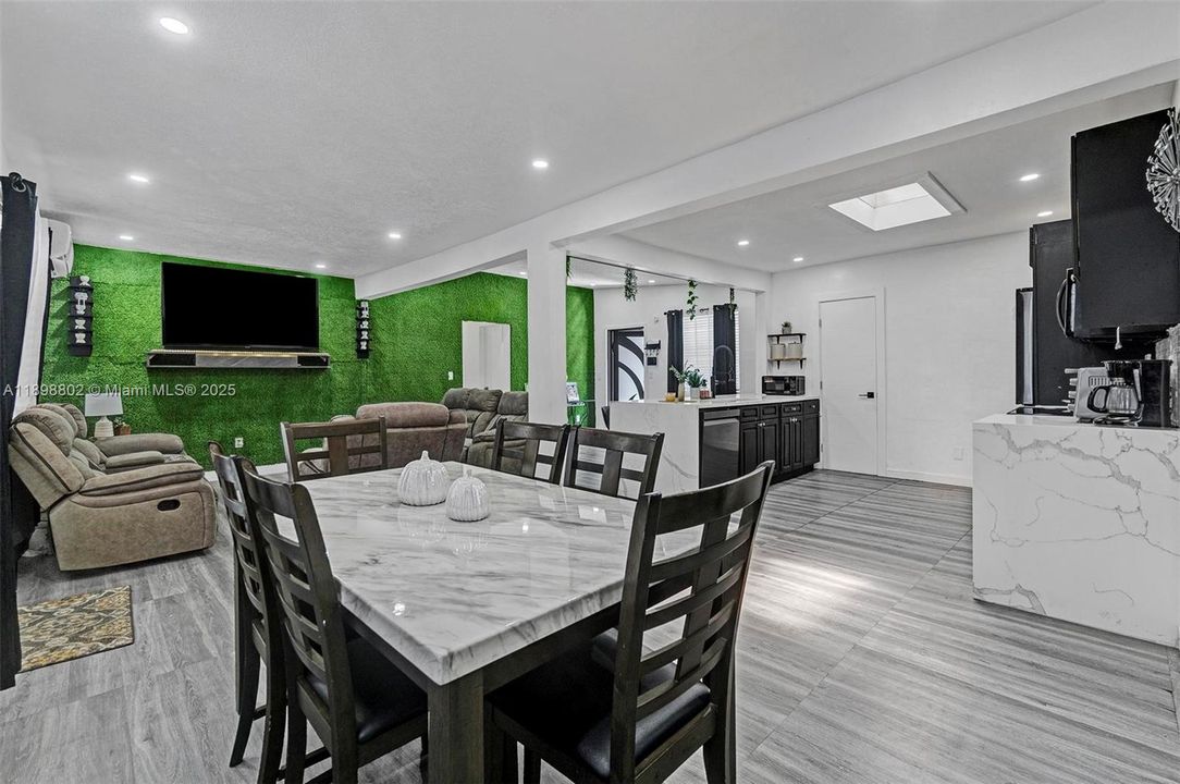 For Sale: $519,999 (4 beds, 2 baths, 1665 Square Feet)