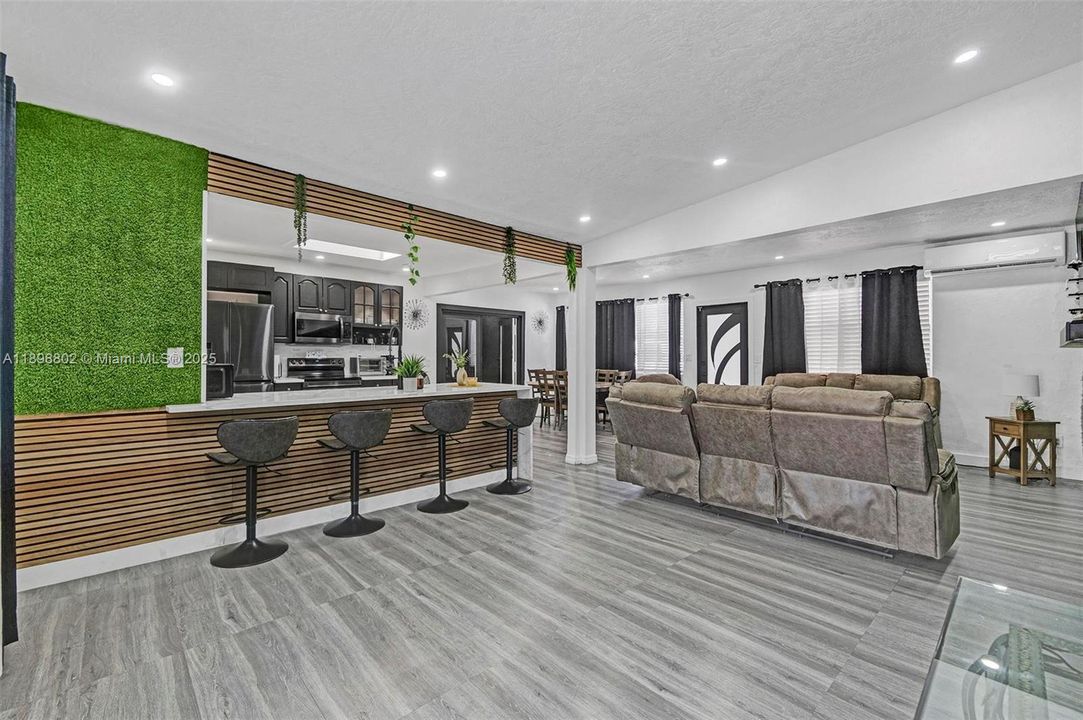 For Sale: $519,999 (4 beds, 2 baths, 1665 Square Feet)