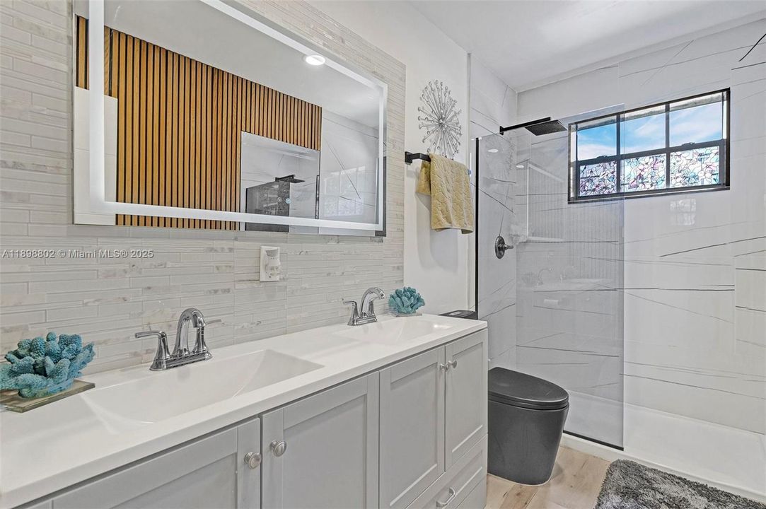 For Sale: $519,999 (4 beds, 2 baths, 1665 Square Feet)