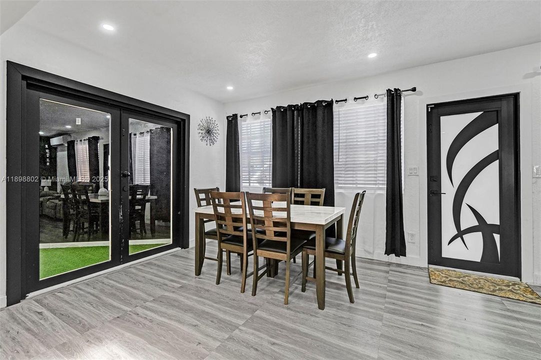 For Sale: $519,999 (4 beds, 2 baths, 1665 Square Feet)