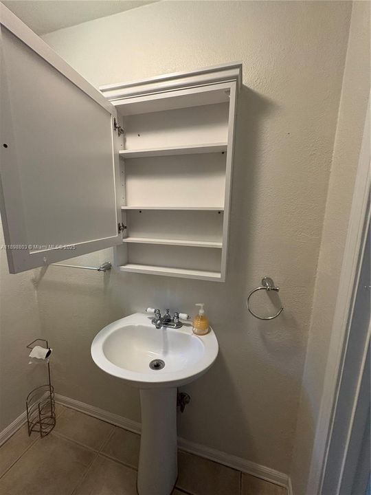 For Rent: $1,025 (1 beds, 1 baths, 0 Square Feet)