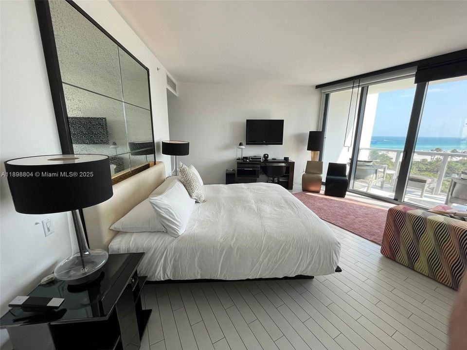 В аренду: $8,500 (0 спален, 1 ванн, 563 Квадратных фут)