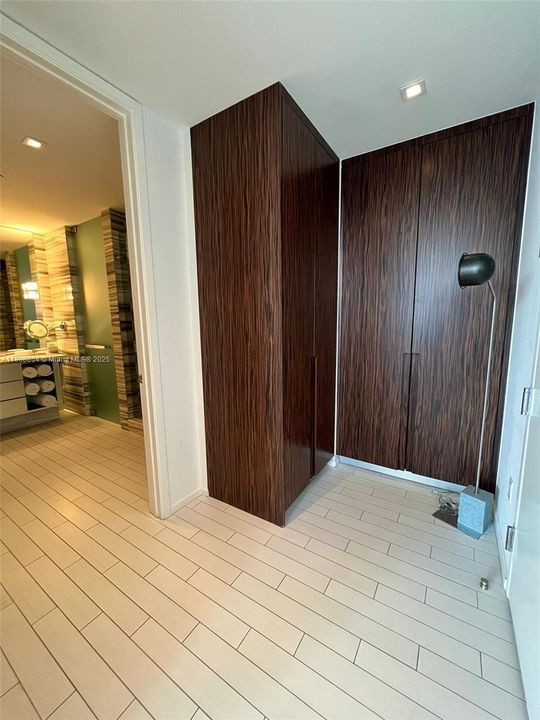 В аренду: $8,500 (0 спален, 1 ванн, 563 Квадратных фут)