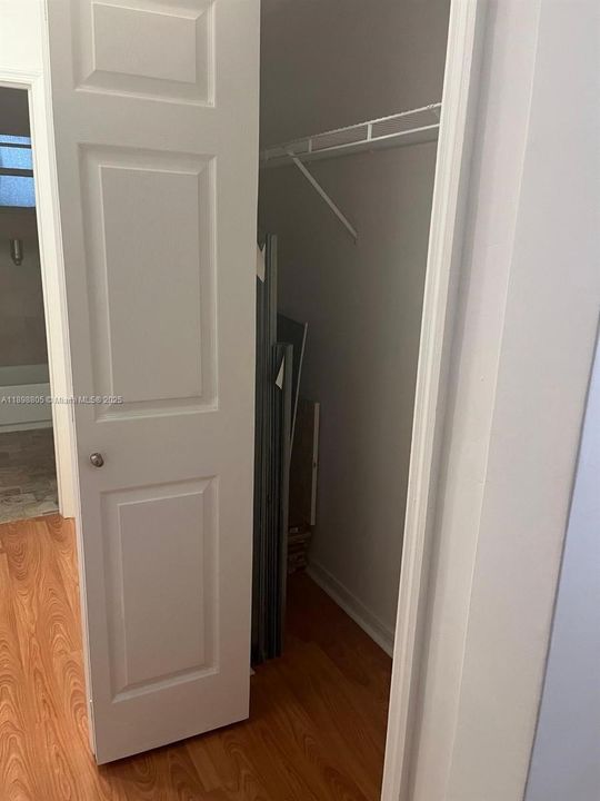 Active With Contract: $175,000 (1 beds, 1 baths, 609 Square Feet)