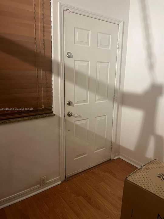 Active With Contract: $175,000 (1 beds, 1 baths, 609 Square Feet)