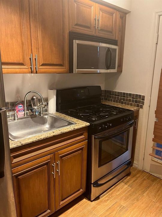 Active With Contract: $175,000 (1 beds, 1 baths, 609 Square Feet)