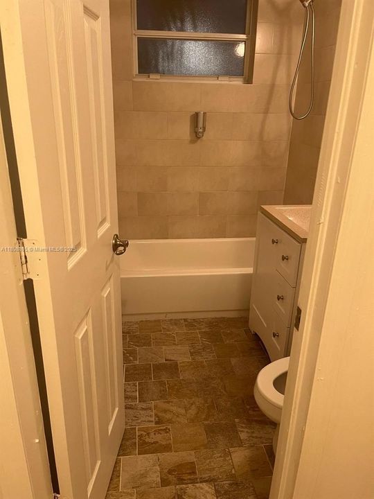 Active With Contract: $175,000 (1 beds, 1 baths, 609 Square Feet)