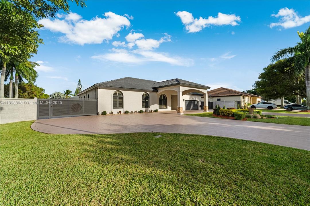 待售: $1,095,000 (4 贝兹, 3 浴室, 2536 平方英尺)