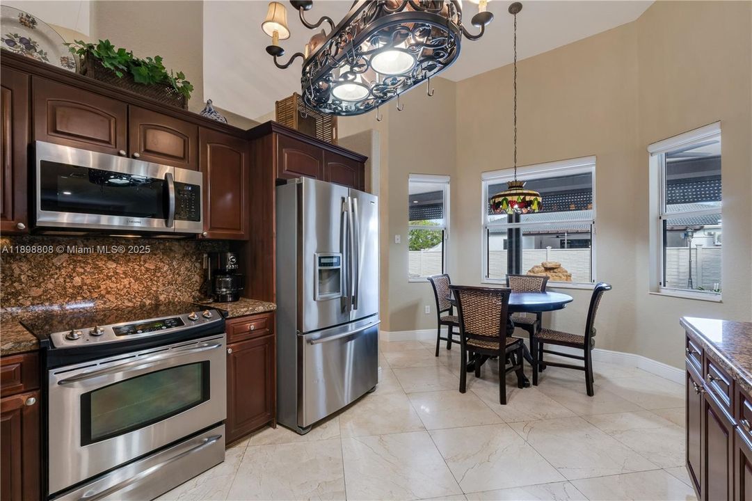 待售: $1,095,000 (4 贝兹, 3 浴室, 2536 平方英尺)