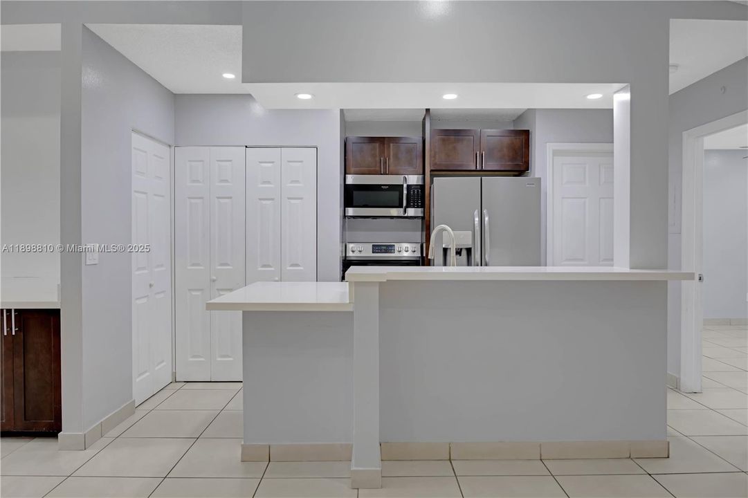 Activo con contrato: $299,000 (3 camas, 2 baños, 1100 Pies cuadrados)