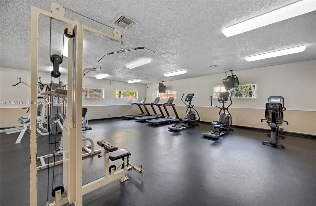 Activo con contrato: $299,000 (3 camas, 2 baños, 1100 Pies cuadrados)