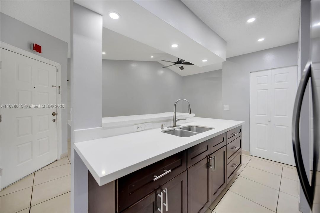 Activo con contrato: $299,000 (3 camas, 2 baños, 1100 Pies cuadrados)