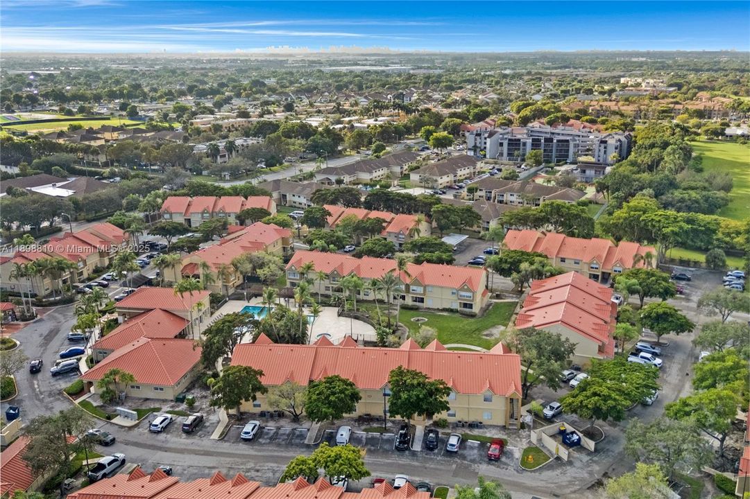 Activo con contrato: $299,000 (3 camas, 2 baños, 1100 Pies cuadrados)