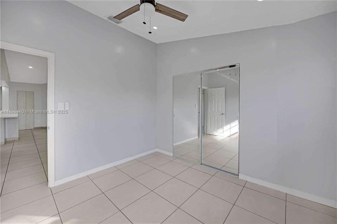 Activo con contrato: $299,000 (3 camas, 2 baños, 1100 Pies cuadrados)