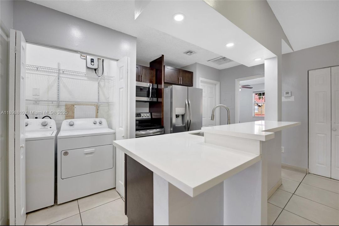 Activo con contrato: $299,000 (3 camas, 2 baños, 1100 Pies cuadrados)