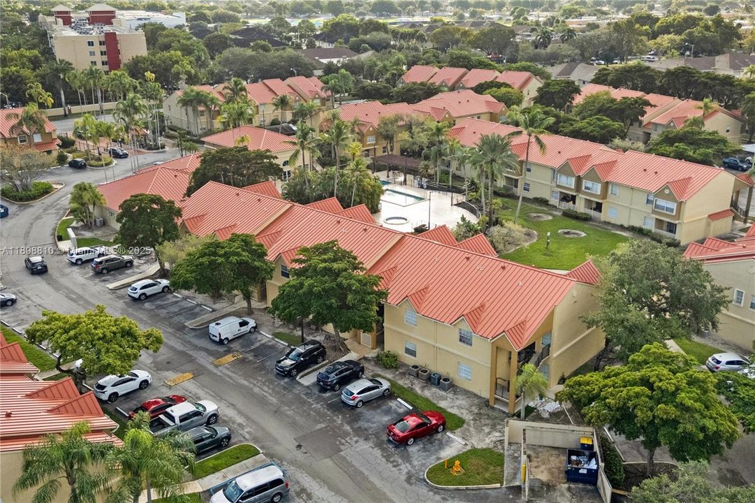 Activo con contrato: $299,000 (3 camas, 2 baños, 1100 Pies cuadrados)