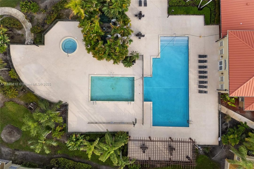 Activo con contrato: $299,000 (3 camas, 2 baños, 1100 Pies cuadrados)