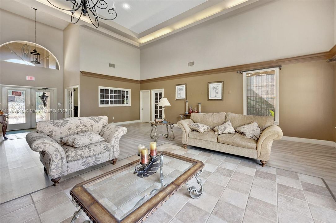 Activo con contrato: $299,000 (3 camas, 2 baños, 1100 Pies cuadrados)