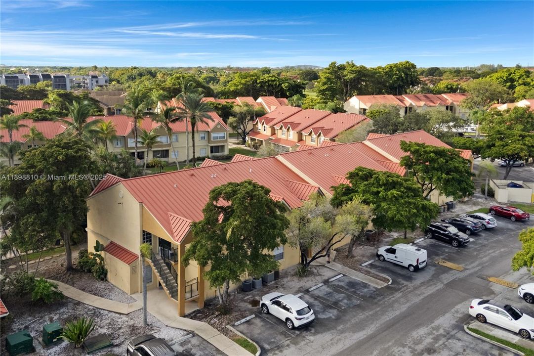 Activo con contrato: $299,000 (3 camas, 2 baños, 1100 Pies cuadrados)