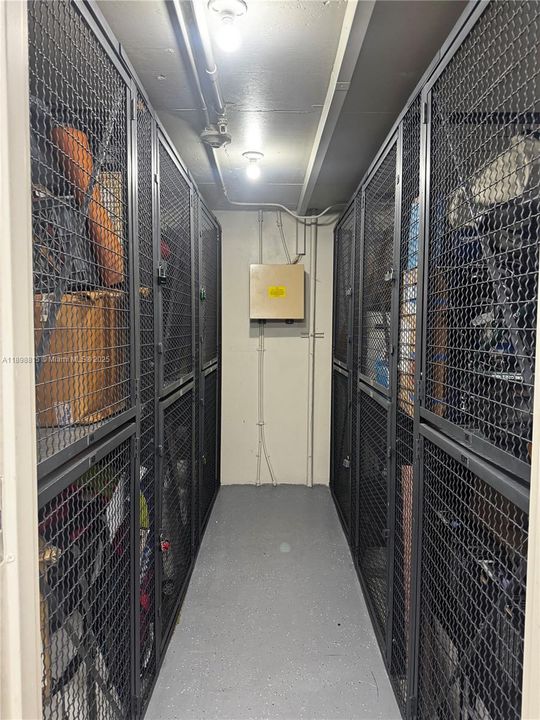 For Sale: $500,000 (1 beds, 1 baths, 950 Square Feet)