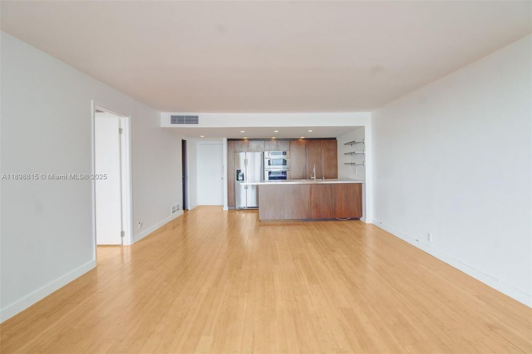 For Sale: $500,000 (1 beds, 1 baths, 950 Square Feet)