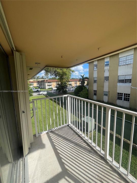 For Rent: $1,700 (1 beds, 1 baths, 628 Square Feet)