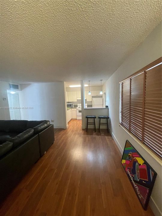 For Rent: $1,700 (1 beds, 1 baths, 628 Square Feet)