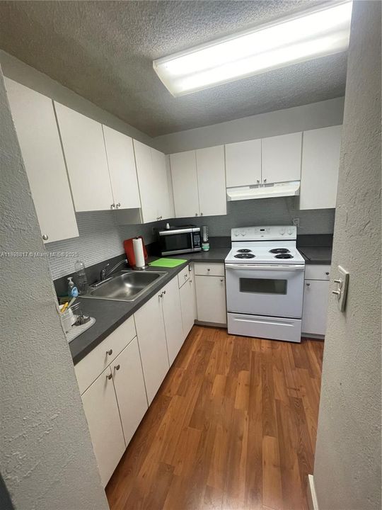 For Rent: $1,700 (1 beds, 1 baths, 628 Square Feet)