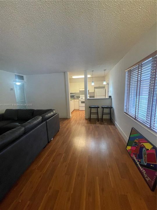 For Rent: $1,700 (1 beds, 1 baths, 628 Square Feet)