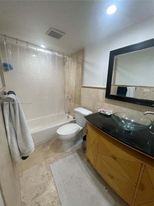 For Rent: $1,700 (1 beds, 1 baths, 628 Square Feet)