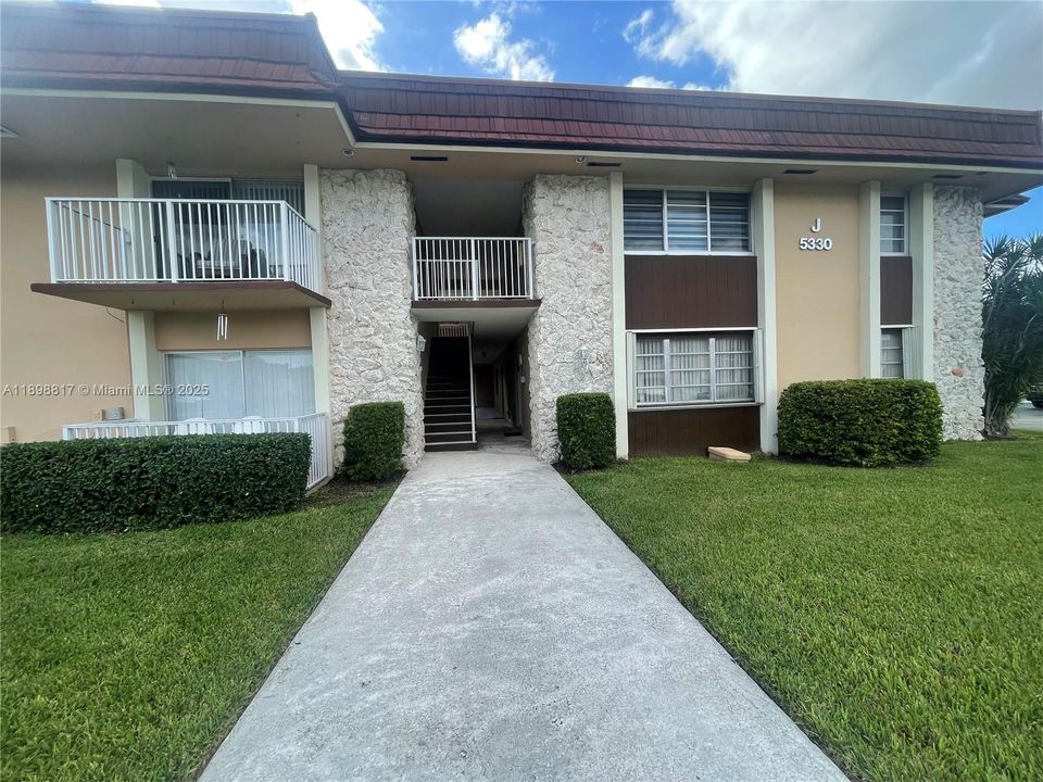 For Rent: $1,700 (1 beds, 1 baths, 628 Square Feet)