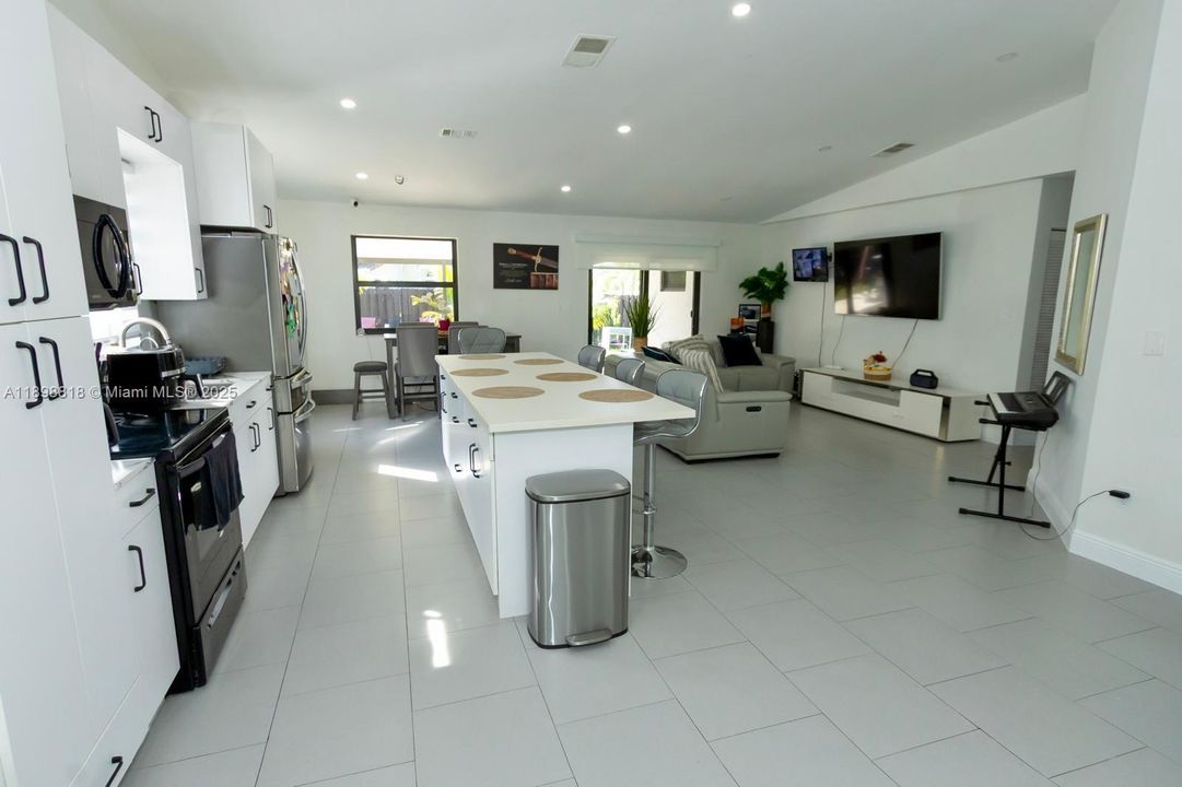 待售: $565,000 (3 贝兹, 2 浴室, 1439 平方英尺)