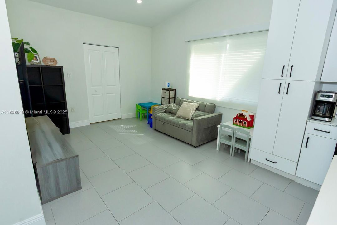 待售: $565,000 (3 贝兹, 2 浴室, 1439 平方英尺)