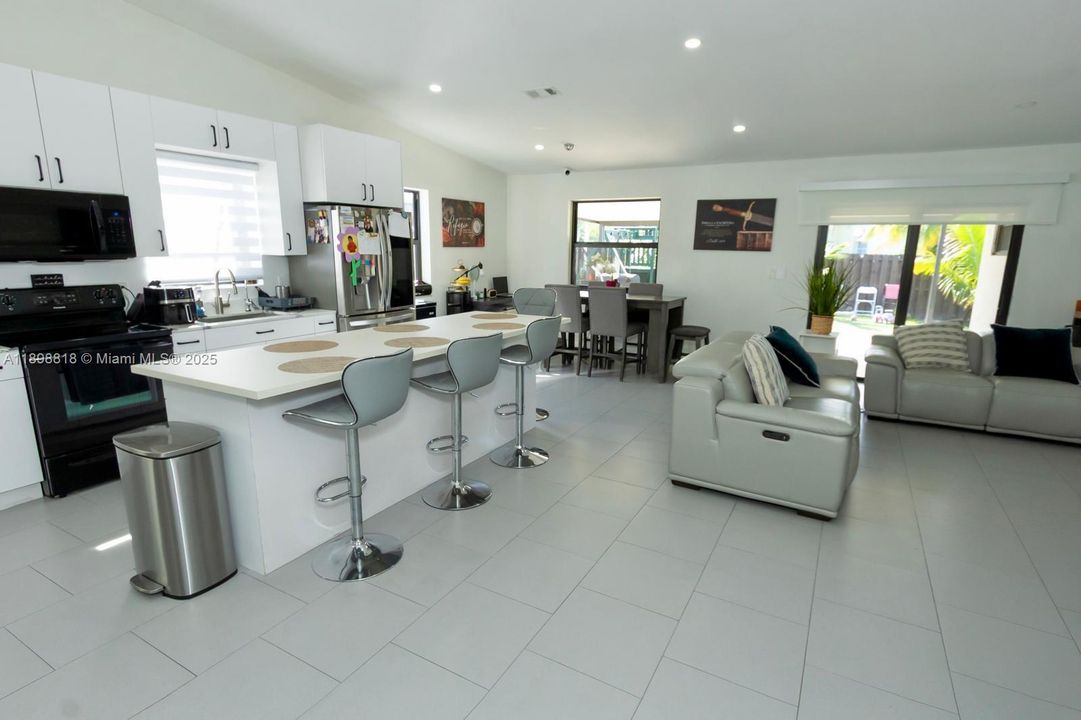 待售: $565,000 (3 贝兹, 2 浴室, 1439 平方英尺)