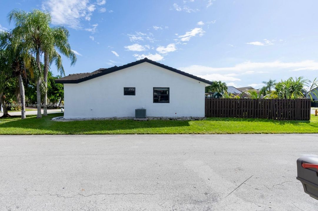 待售: $565,000 (3 贝兹, 2 浴室, 1439 平方英尺)