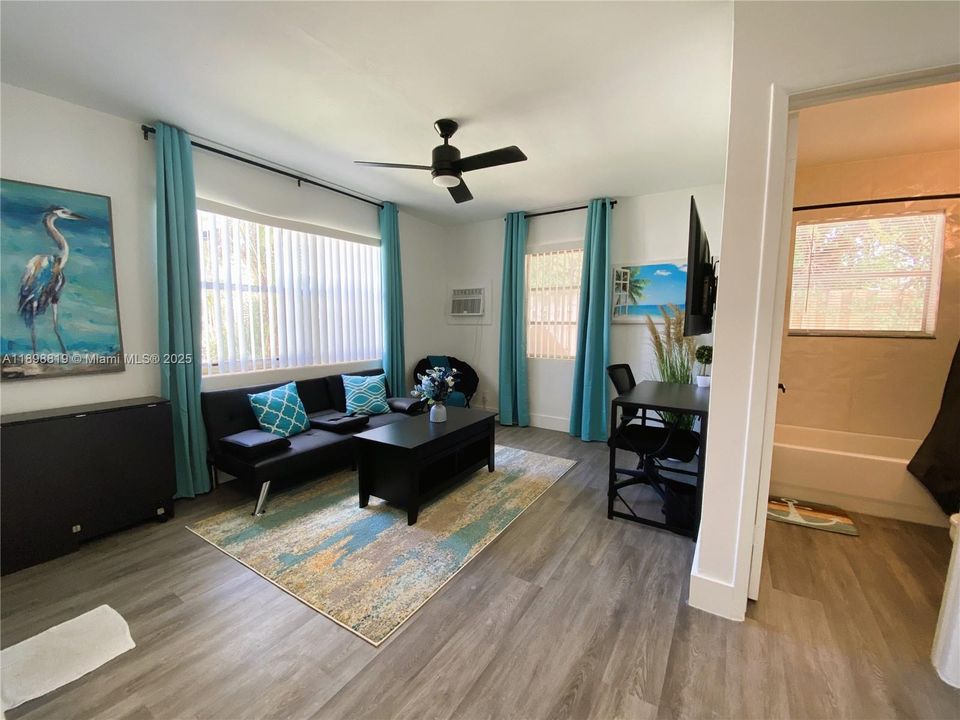 For Rent: $2,250 (1 beds, 1 baths, 540 Square Feet)