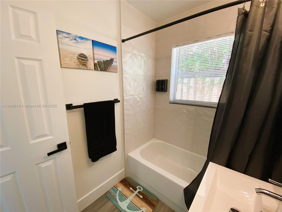 For Rent: $2,250 (1 beds, 1 baths, 540 Square Feet)