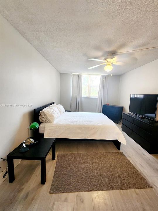 For Rent: $1,700 (2 beds, 2 baths, 950 Square Feet)